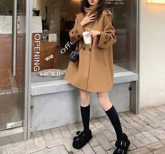 カジュアルに決まる ハイネック ショートコート✨