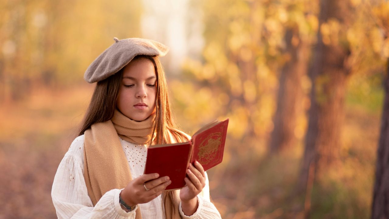 2025年読書週間はいつ?秋に読みたい本と“読書の秋”の本当の理由