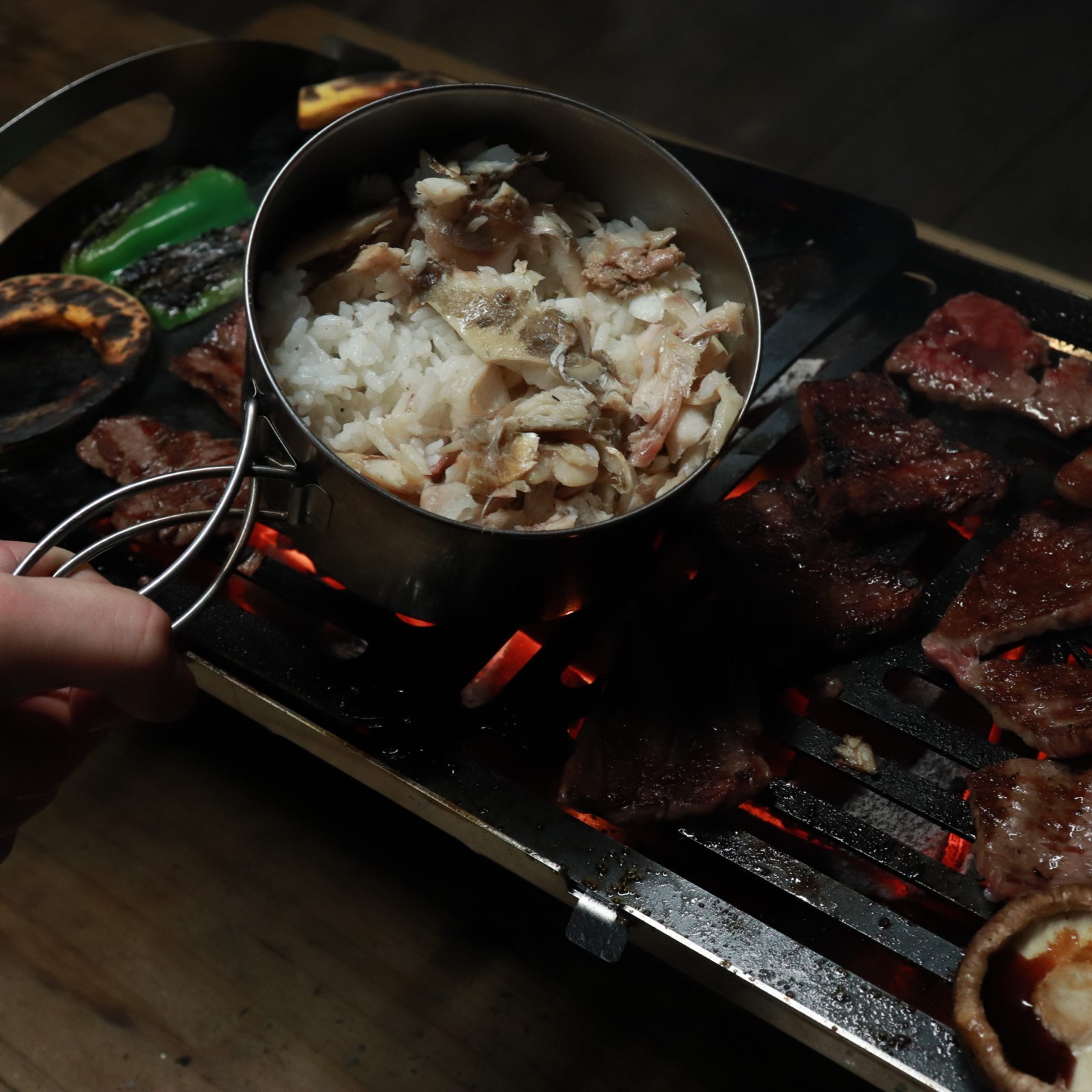 BBQはComLodの焚き火台で
