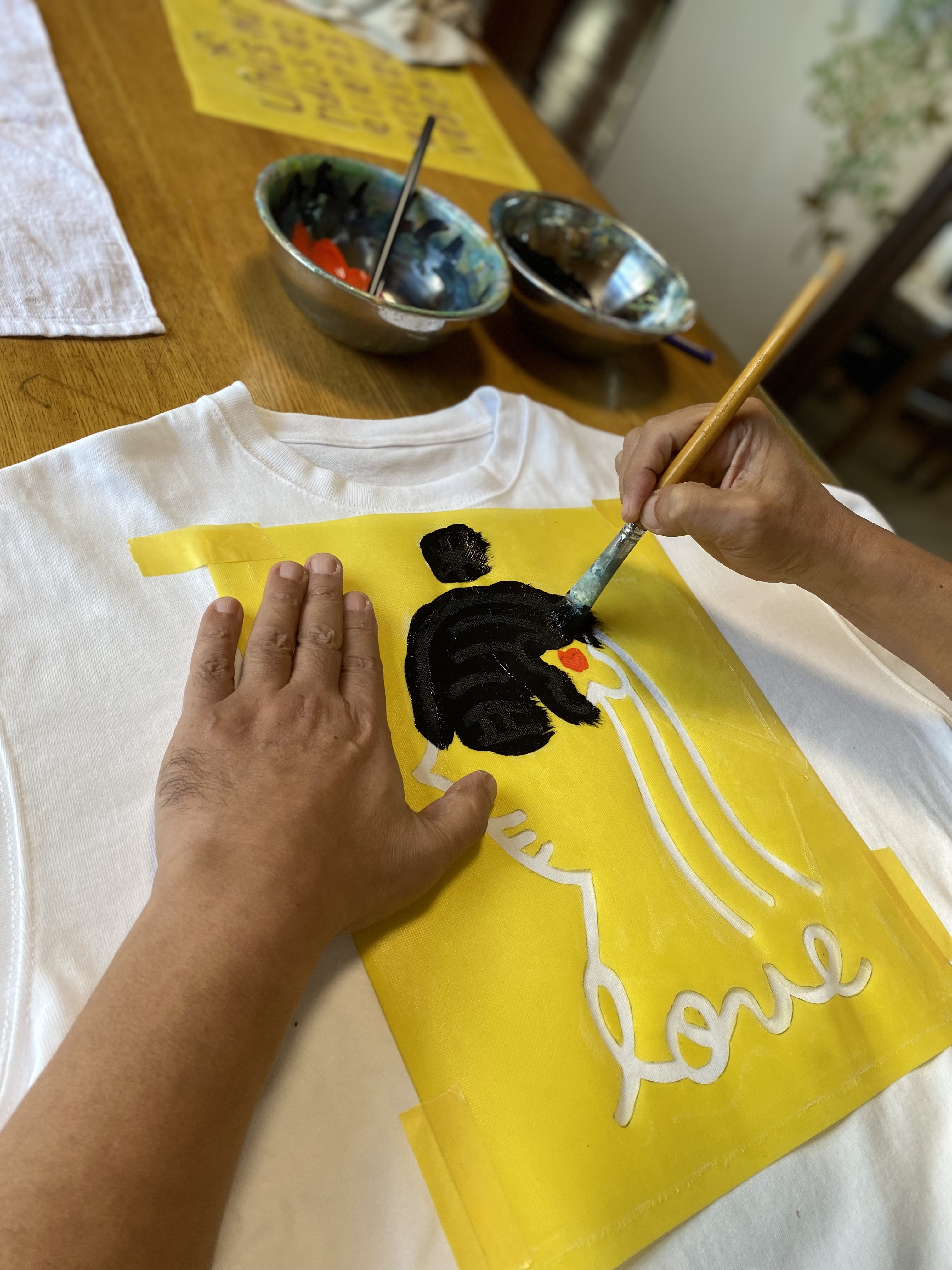 手刷りのTシャツ