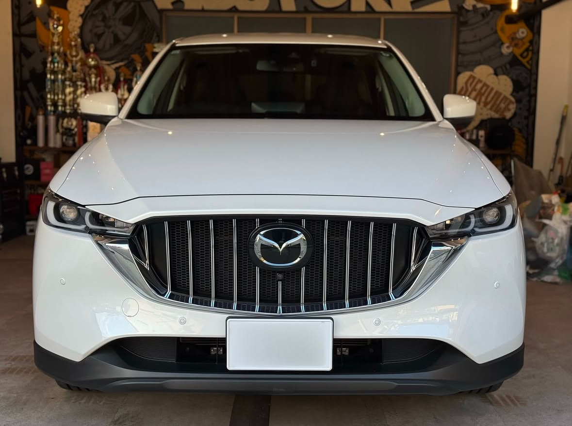 【マツダ　CX-5】・バーチカルグリル・ベースカラー艶消し塗装・メッキライン・ハニカムメッシュ
