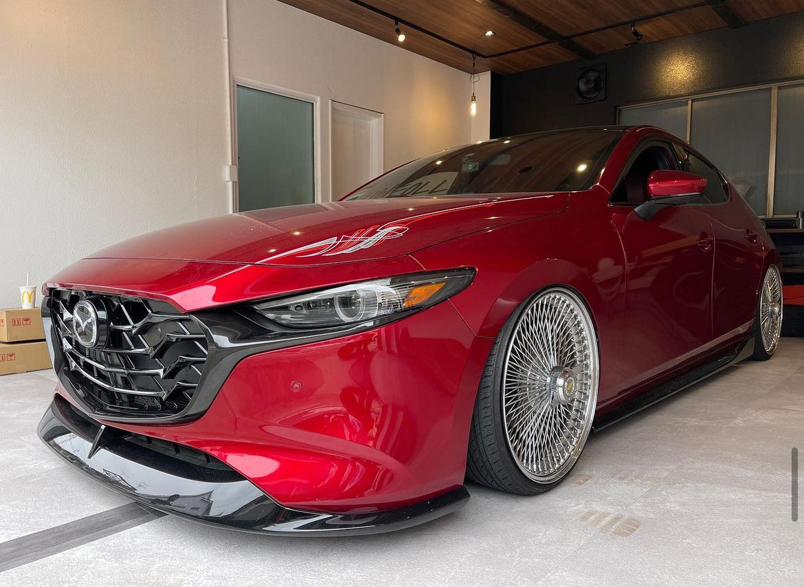 【マツダ　Mazda3】・ファストバック　・スパイダーグリル