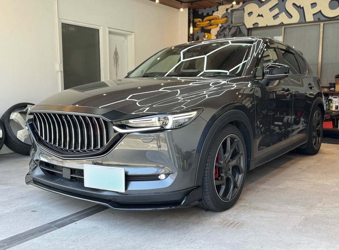 【マツダ　CX-5】・マークレスバーチカルグリル・サイドナンバー加工・ツインカラーフォグランプetc