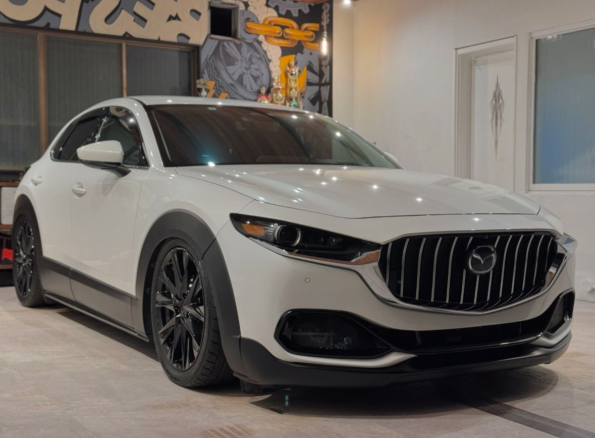 【マツダ　CX-30】・ワンオフニコイチフロントバンパー・4輪独立エアサス・リアテールスモーク加工