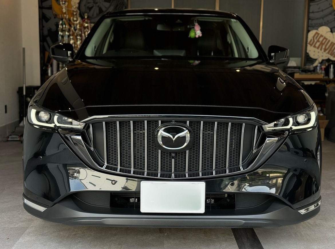【マツダ　後期型CX-5】・バーチカルグリル後期専用・本体カラー艶消しブラック・メッキラインetc