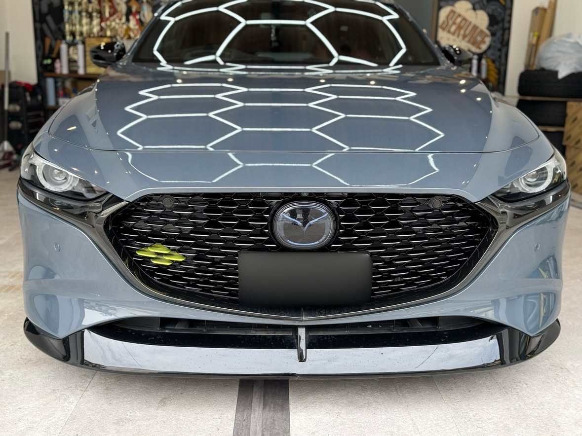 【マツダ　MAZDA３】・MAZDA３セダン用純正グリル移植
