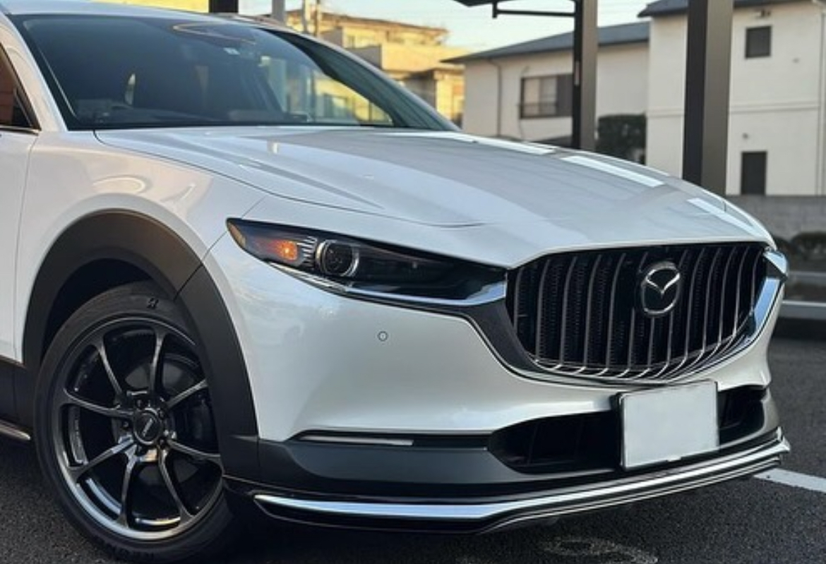 【マツダ　CX-30】・バーチカルグリル　・艶ありブラックver　・メッキライン　・ハニカムメッシュ