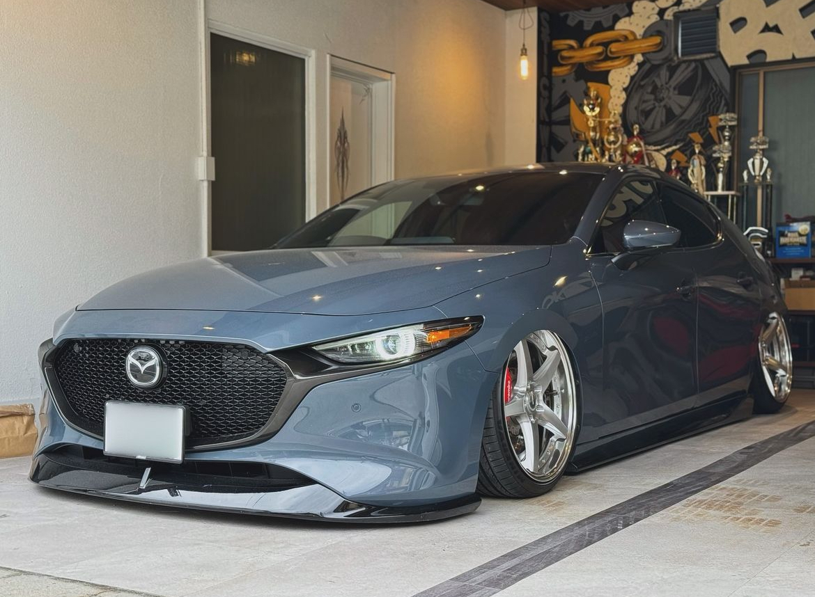 【マツダ　MAZDA3】・USヘッドライト純正加工