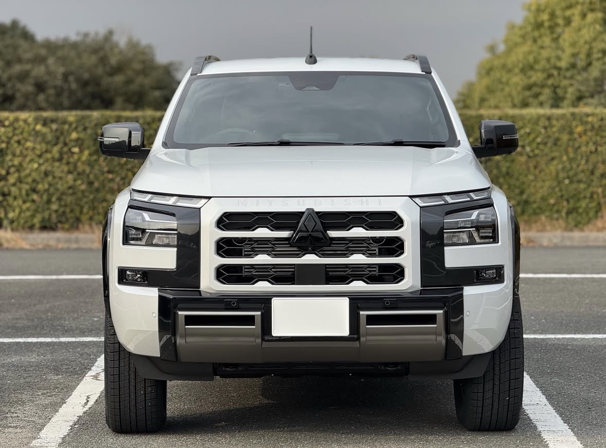 【三菱　トライトンGSR】・2インチリフトアップ前後エンブレム塗装・セラミックコーティング　etc.