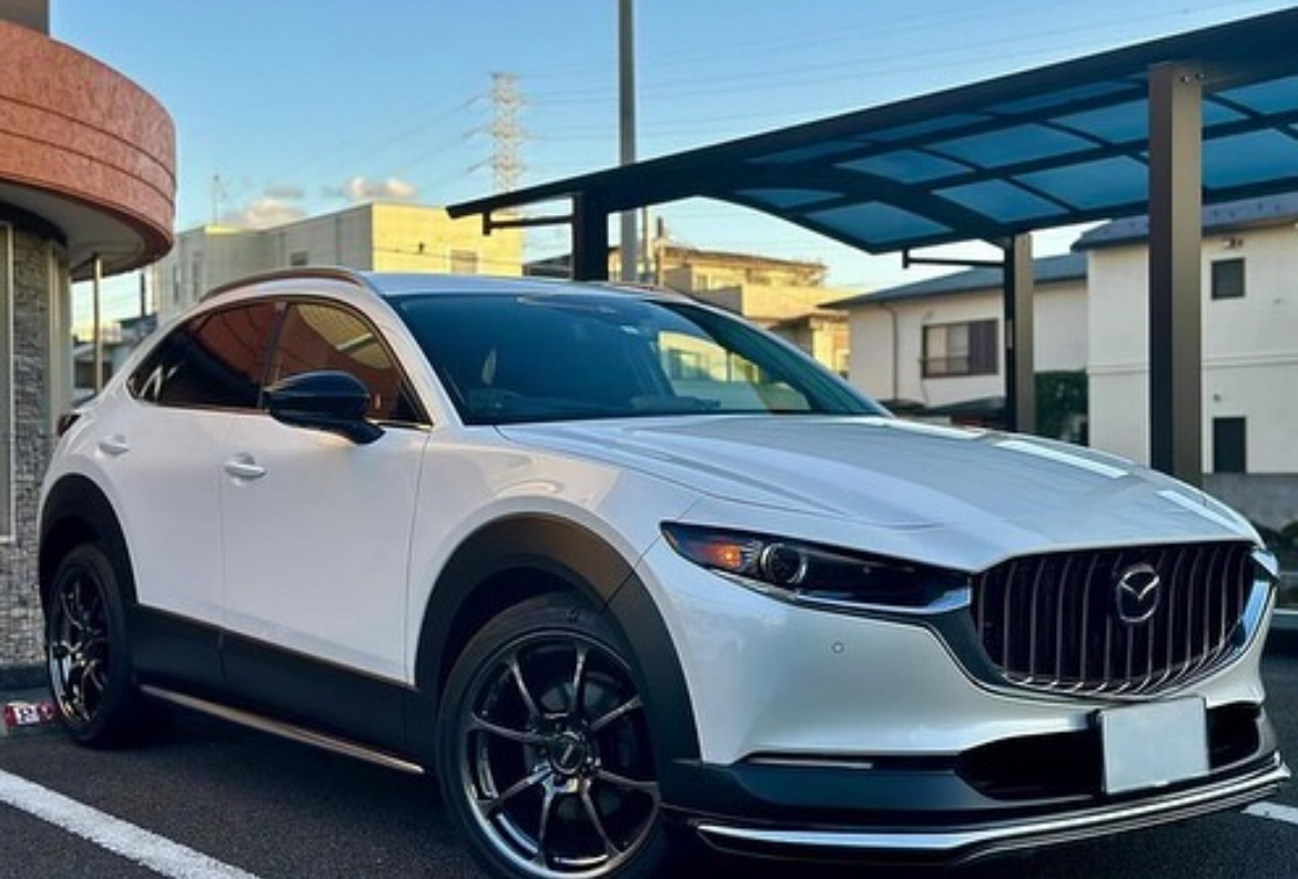 マツダ CX-30】・バーチカルグリル・艶ありブラックver・メッキライン