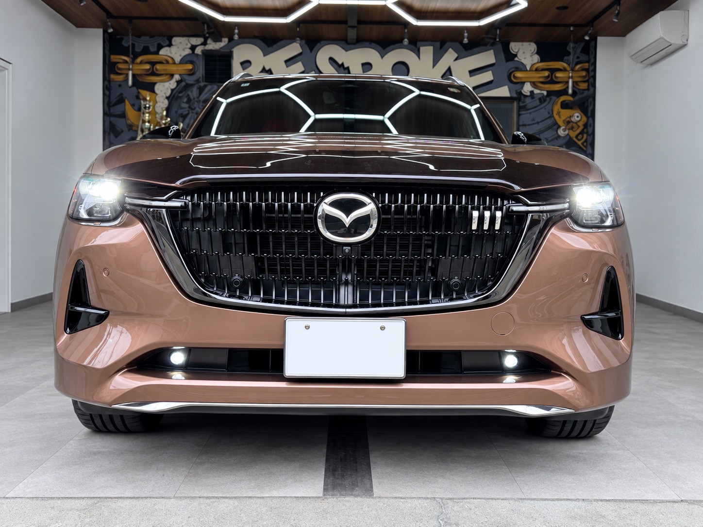 【マツダ　CX-80】・ツインカラーフォグランプ加工  ・リアエンブレム艶消しブラック塗装