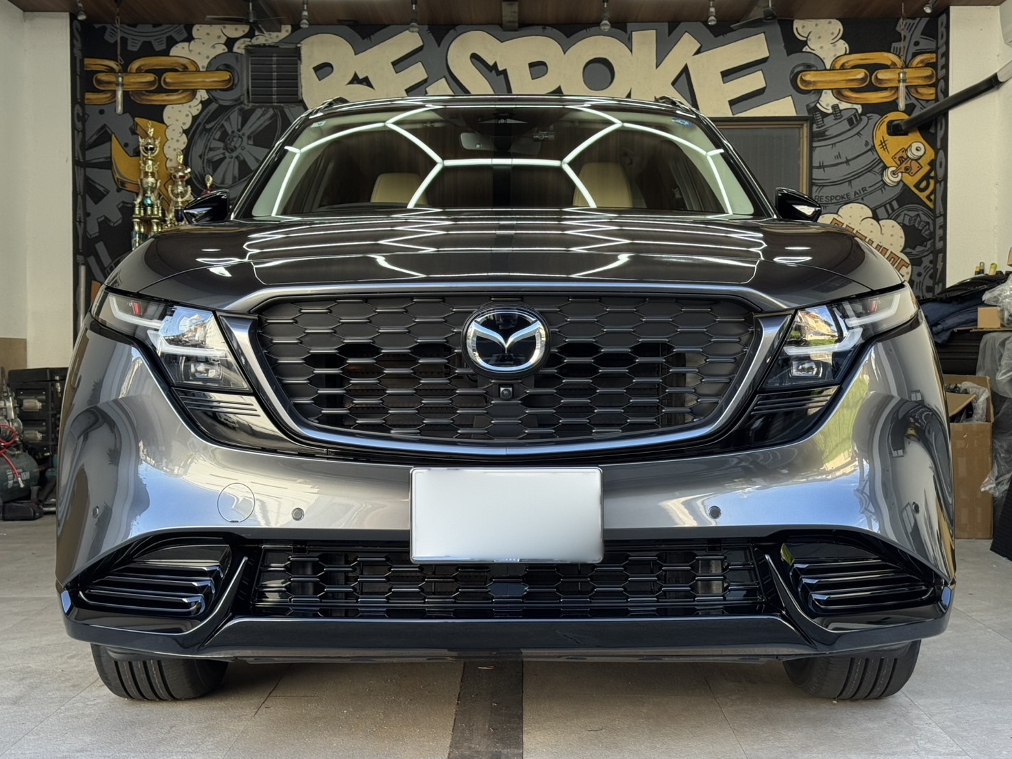 【マツダ　新型CX-5】・BESPOKE製 ハニカムロアグリルパネル・リアエンブレム３点スムージング