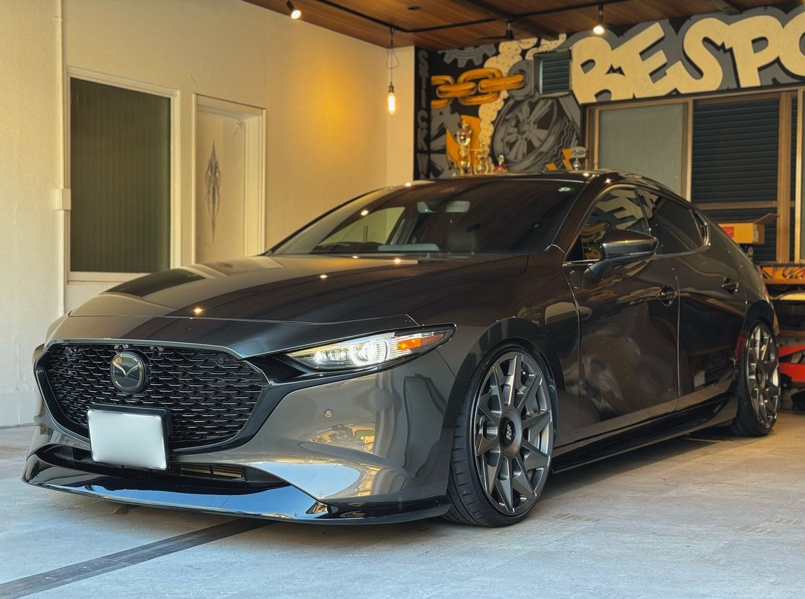 【マツダ　Mazda3】・rotiform cvt 20inch 8.5J　・XYZ車高調　他