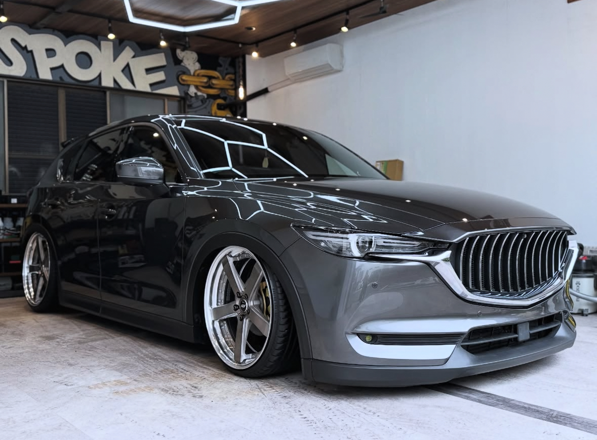 【マツダ　CX-5】・エアサス４輪独立・足廻り加工・リアウイング取り付け・バイザー取り外し