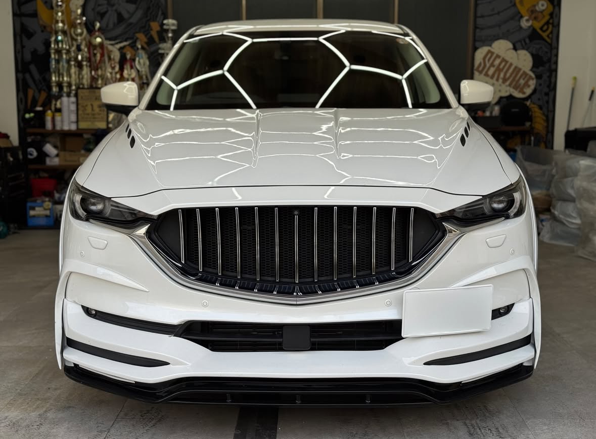 【マツダ　CX-5】・マークレスバーチカルグリル  ・ナンバーオフセット加工  ・レーダー移設