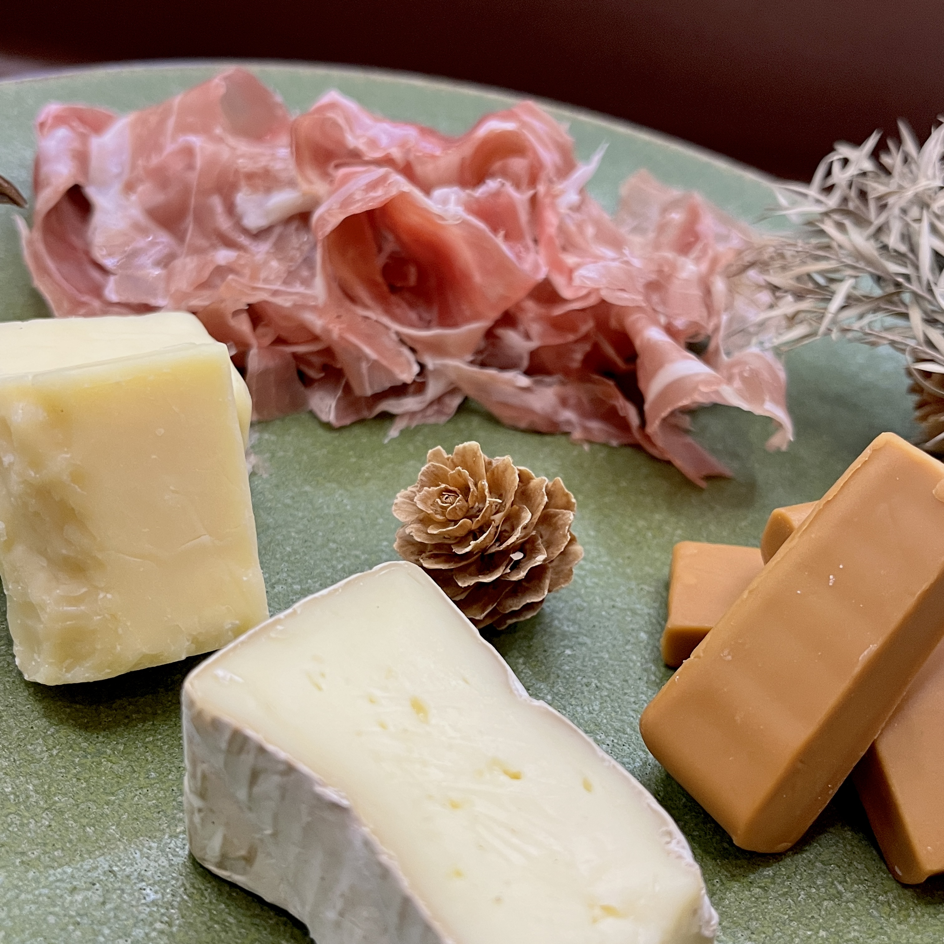 🧀家飲みにもちょうどいい、チーズと生ハムの発送セット🧀