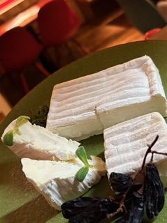 🧀ヤギ🐐のチーズ　カッティング🧀