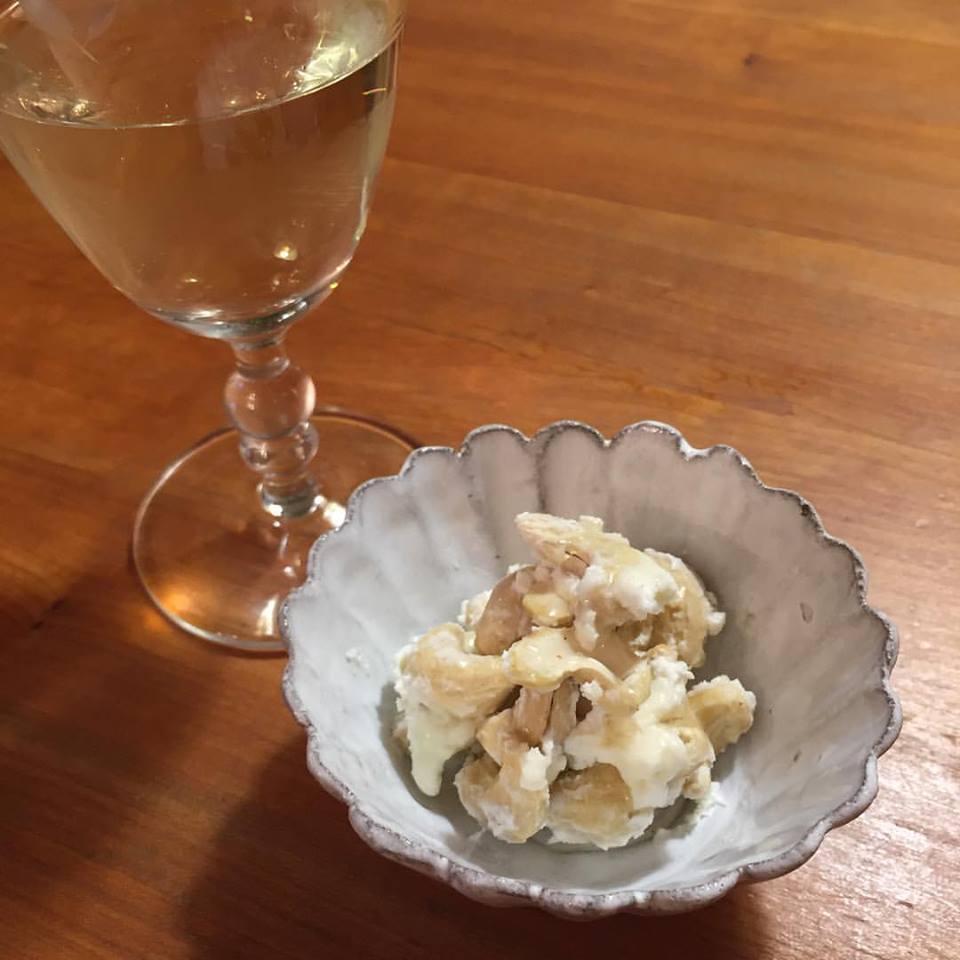 カシューナッツとクリームチーズとハチミツで(*^-^*)