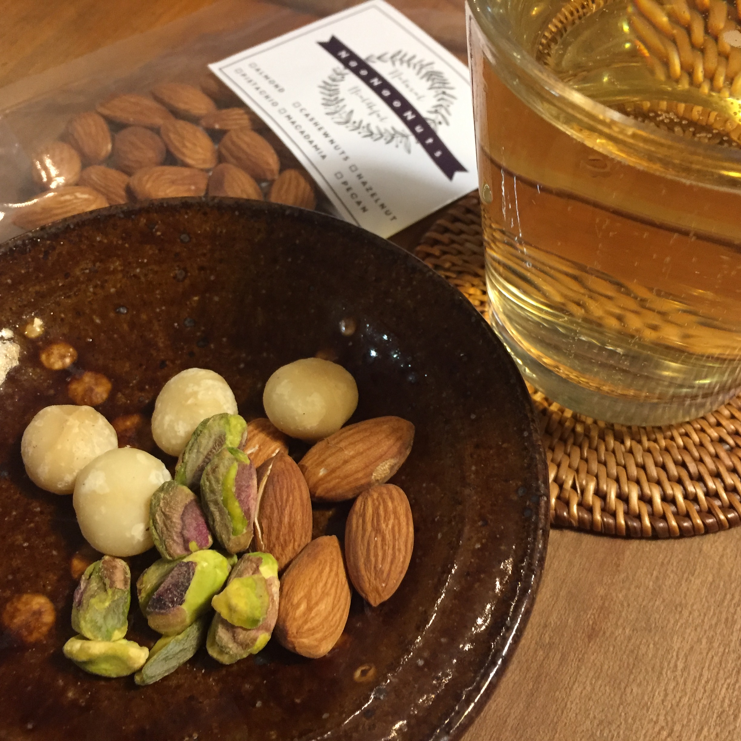ハイボールとナッツ☺︎