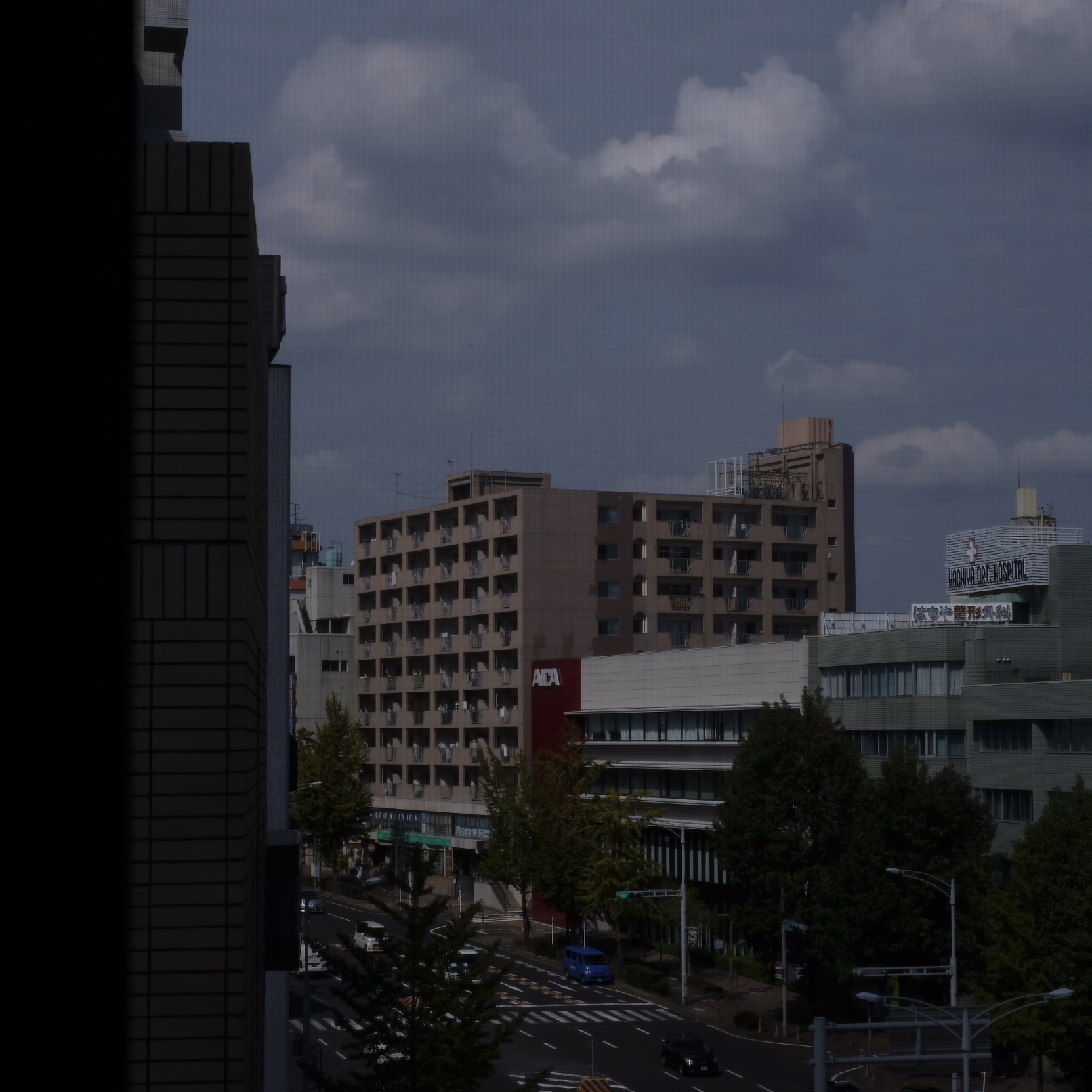 - 10月 - 実店舗営業について