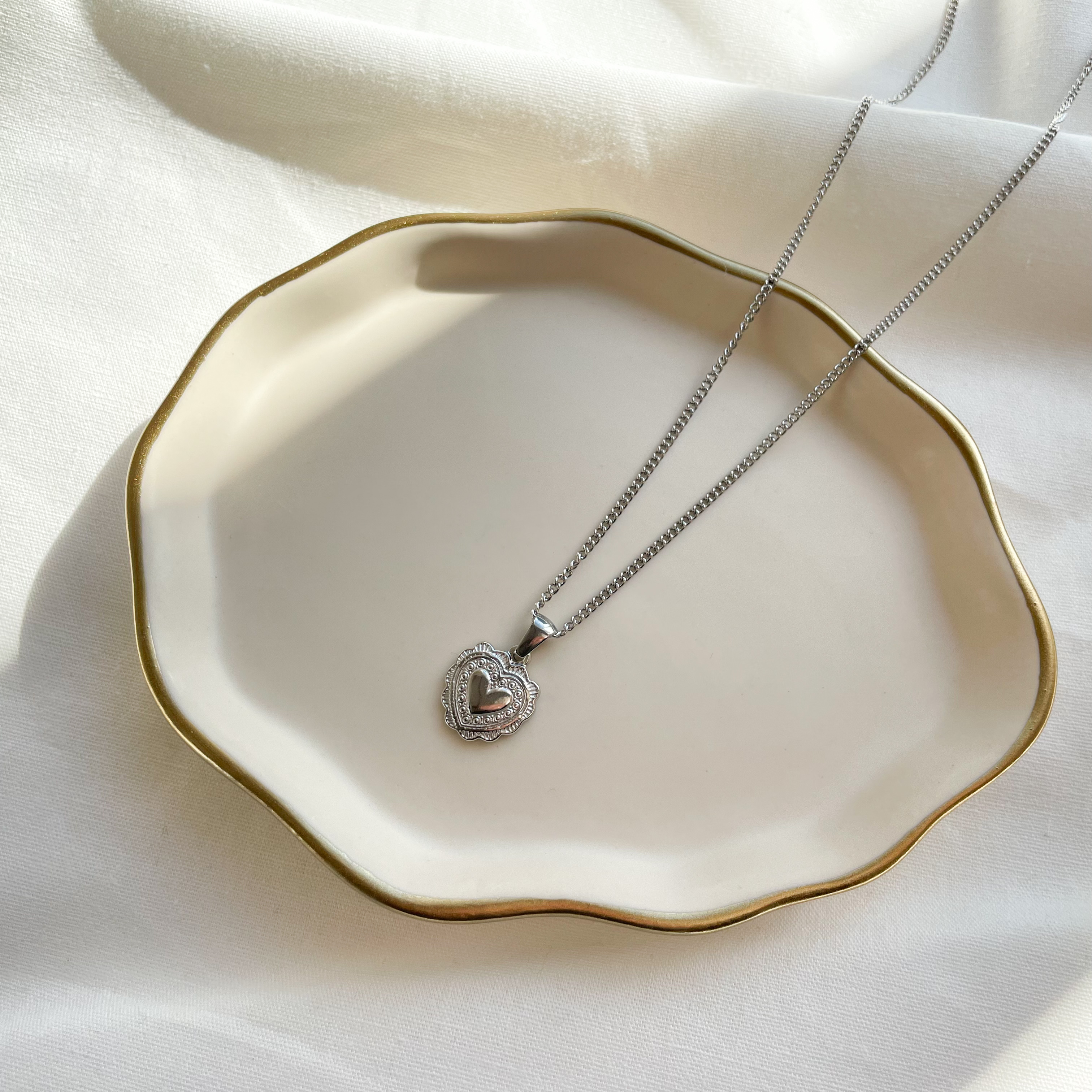 アンティーク風ハートネックレス