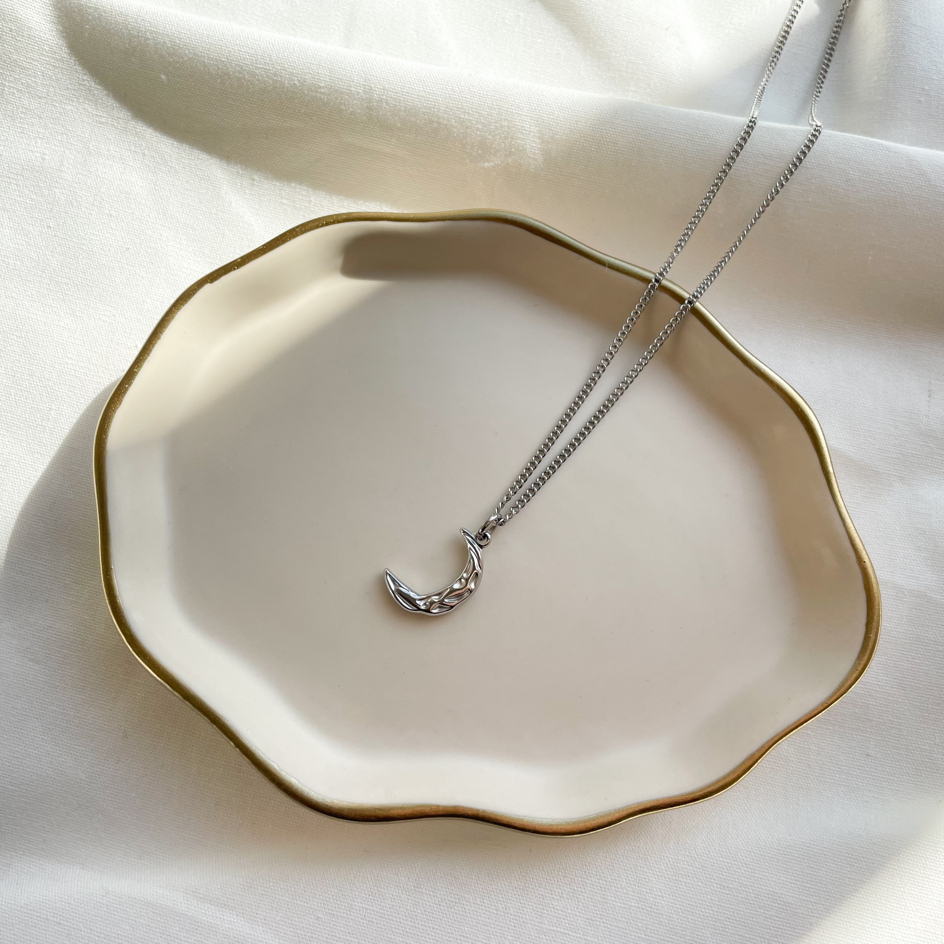 ムーンネックレス