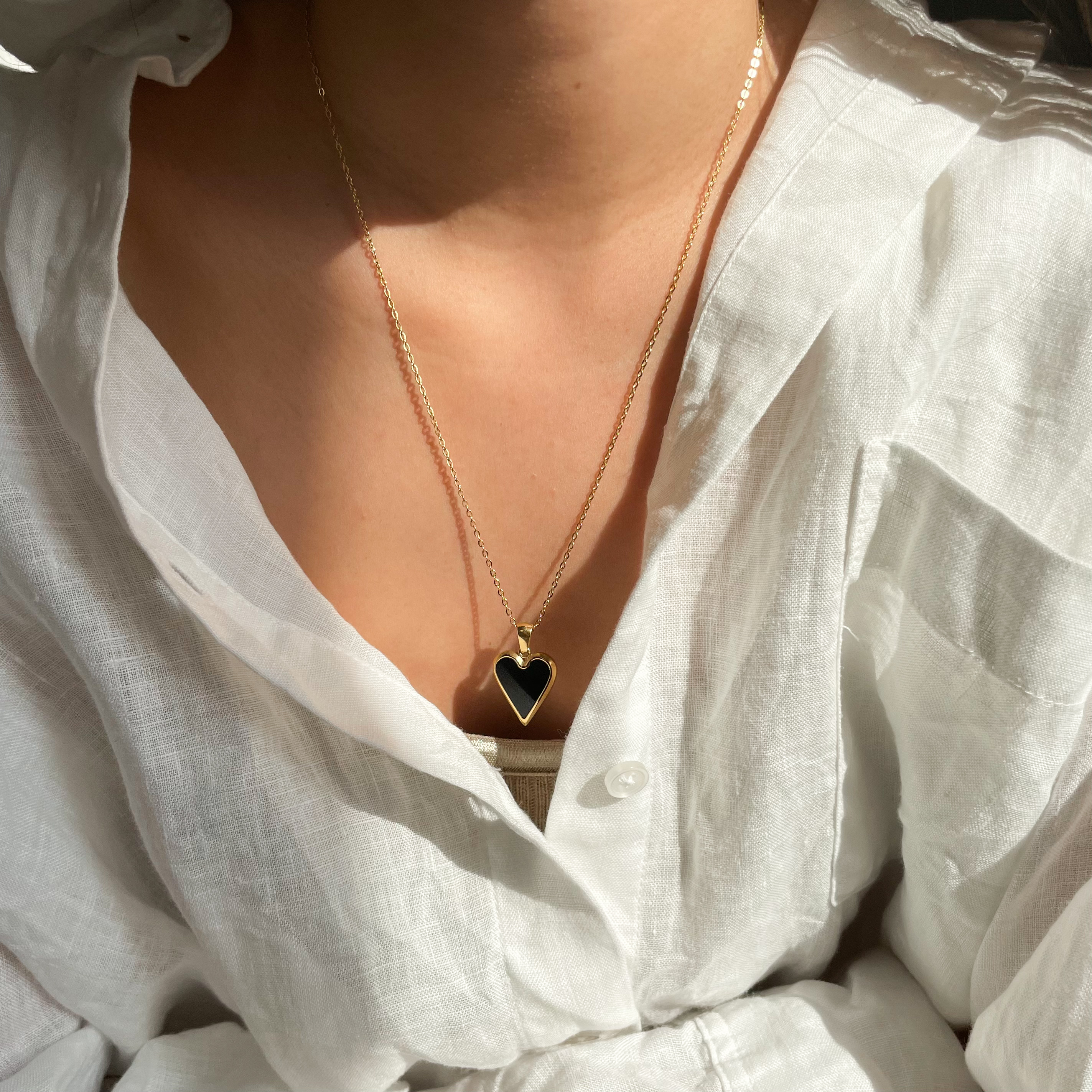 ブラックハートネックレス