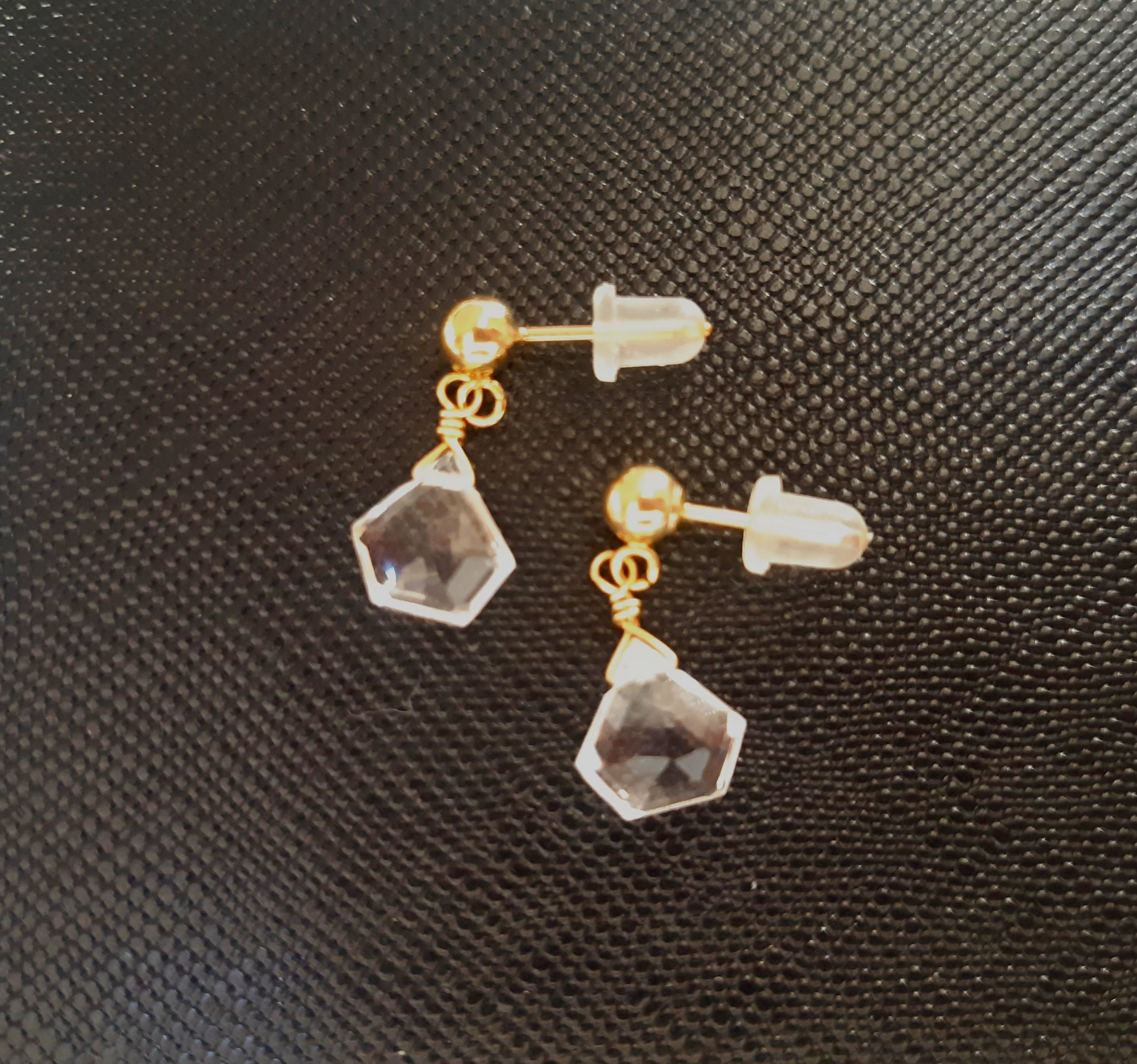 水晶ペンタゴンファセットカットピアス✨