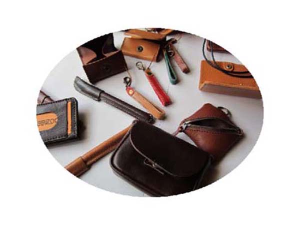 ハンドメイド革小物を取り扱う「accesshat (アクセスハット)」さん