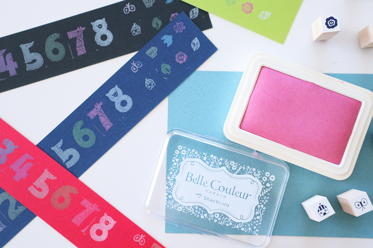 スタッフの記事【12色の紙で「ベルクルール」の発色を比べてみた】