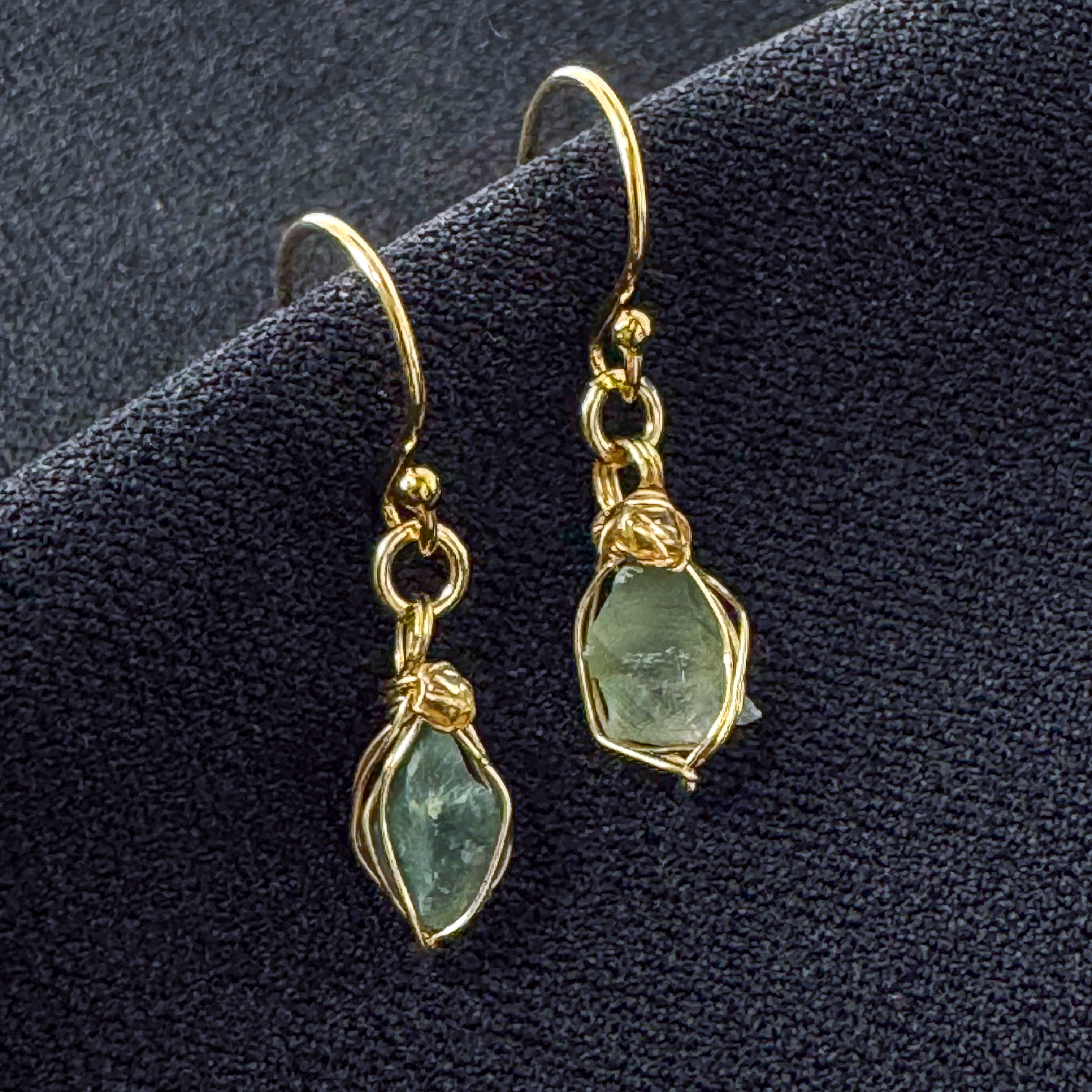 春の装いに、凛とした透明感を