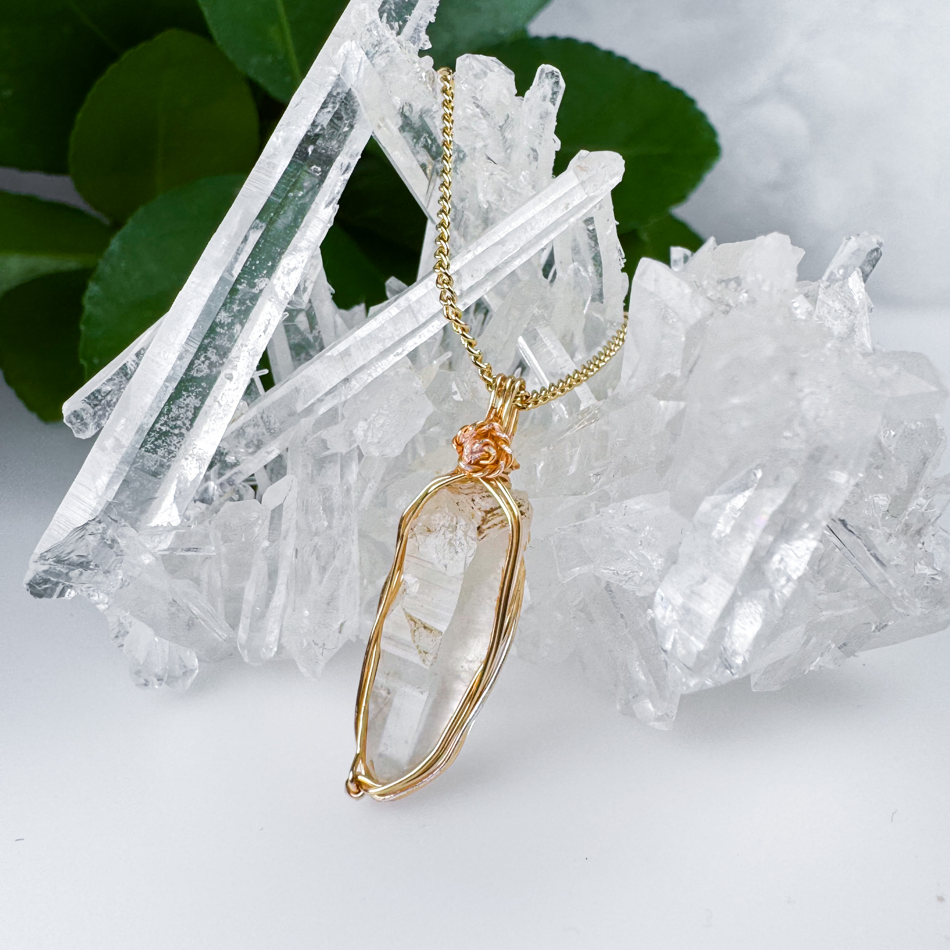 自然のままの美しさを、日常に 高千穂水晶のネックレス