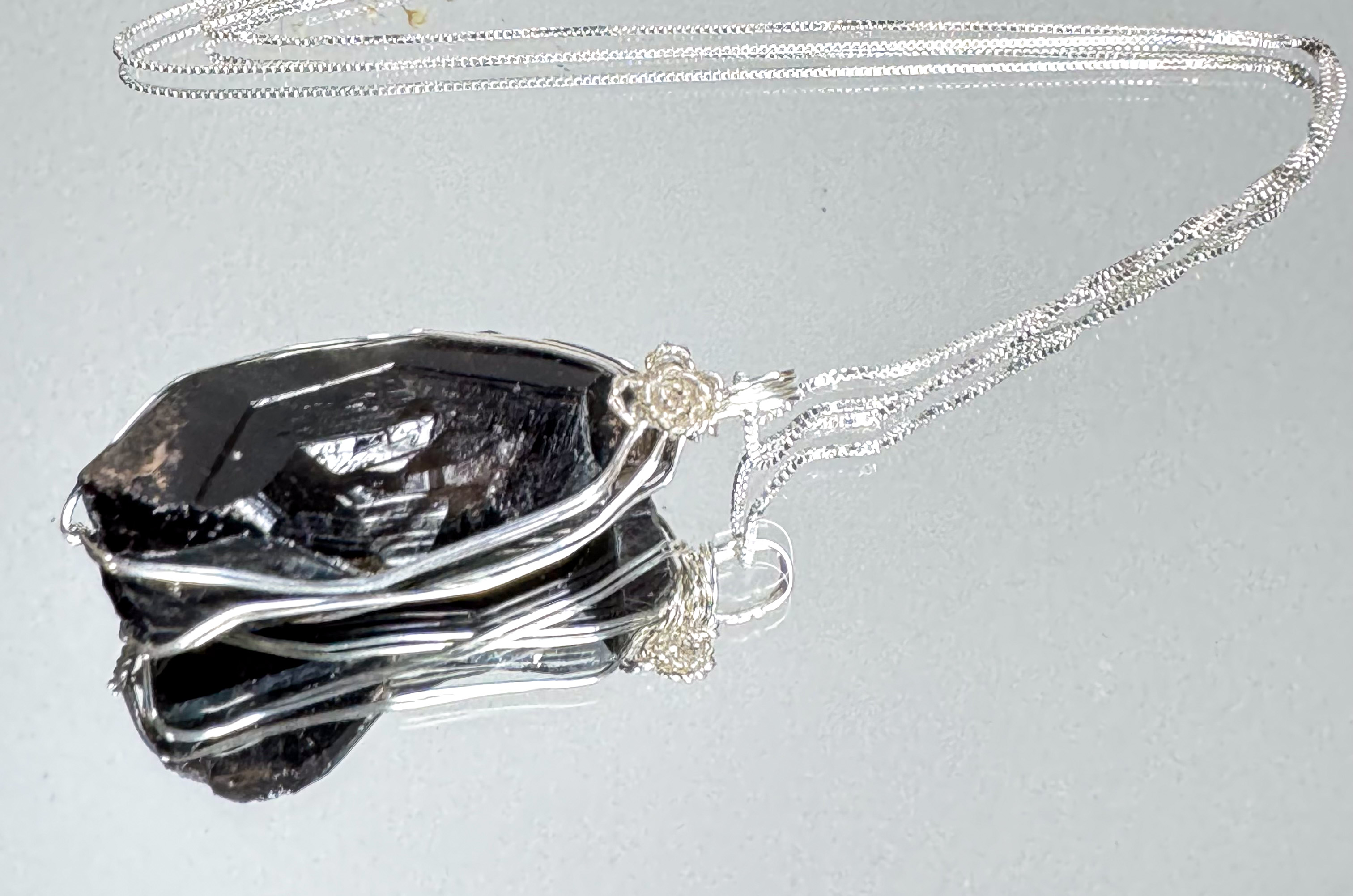 日本の大地が育んだ、高千穂産「黒水晶のネックレス」