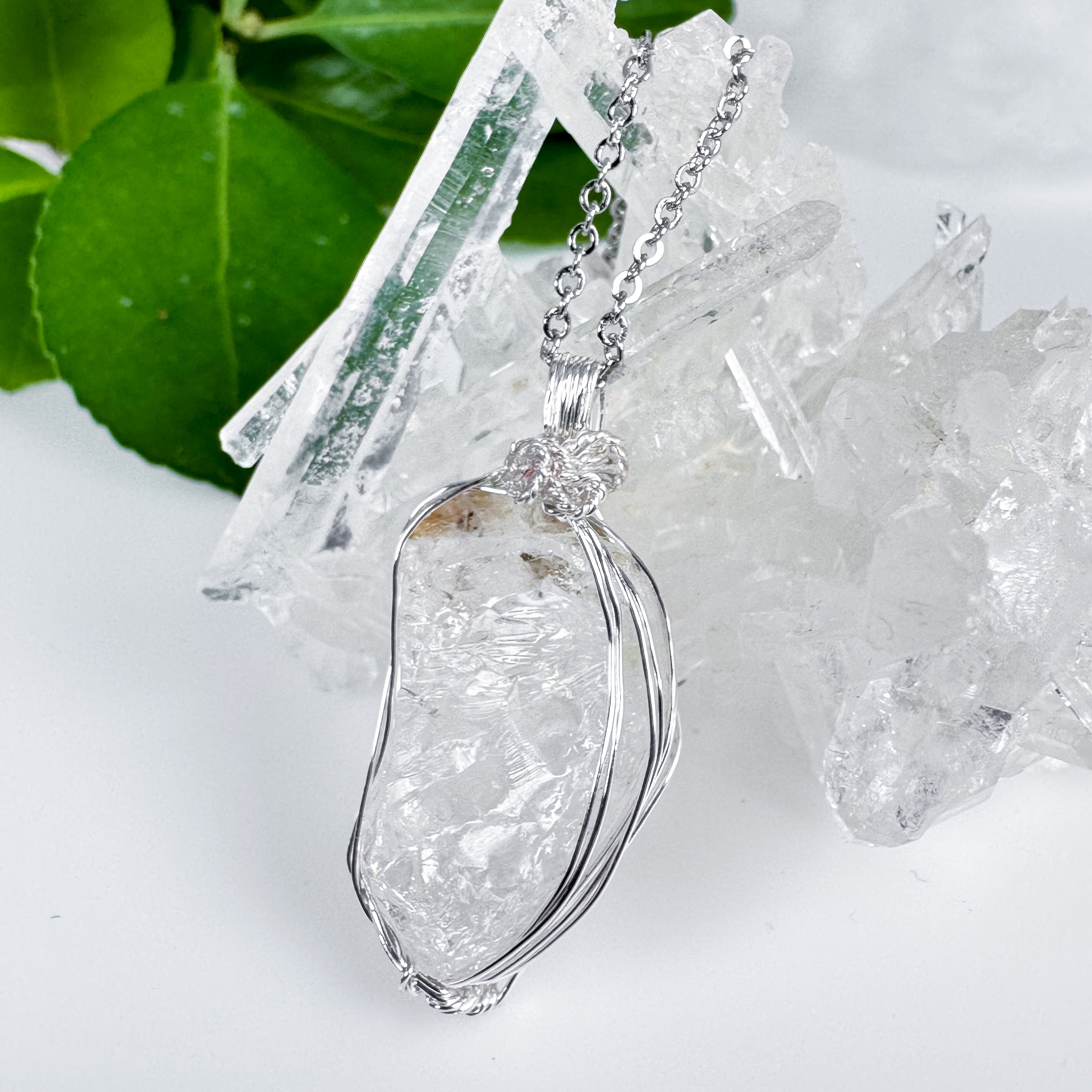 やわらかな光をまとう ― 高千穂水晶ネックレスのご紹介