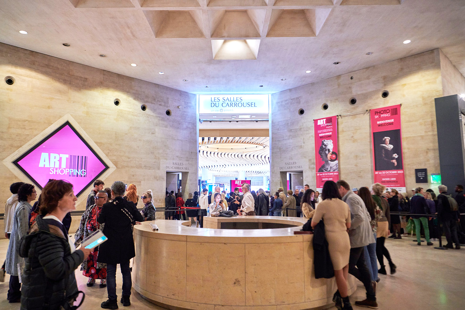 ルーブル美術館地下で行われる「アート・ショッピング・パリ（Art Shopping Paris）」へ