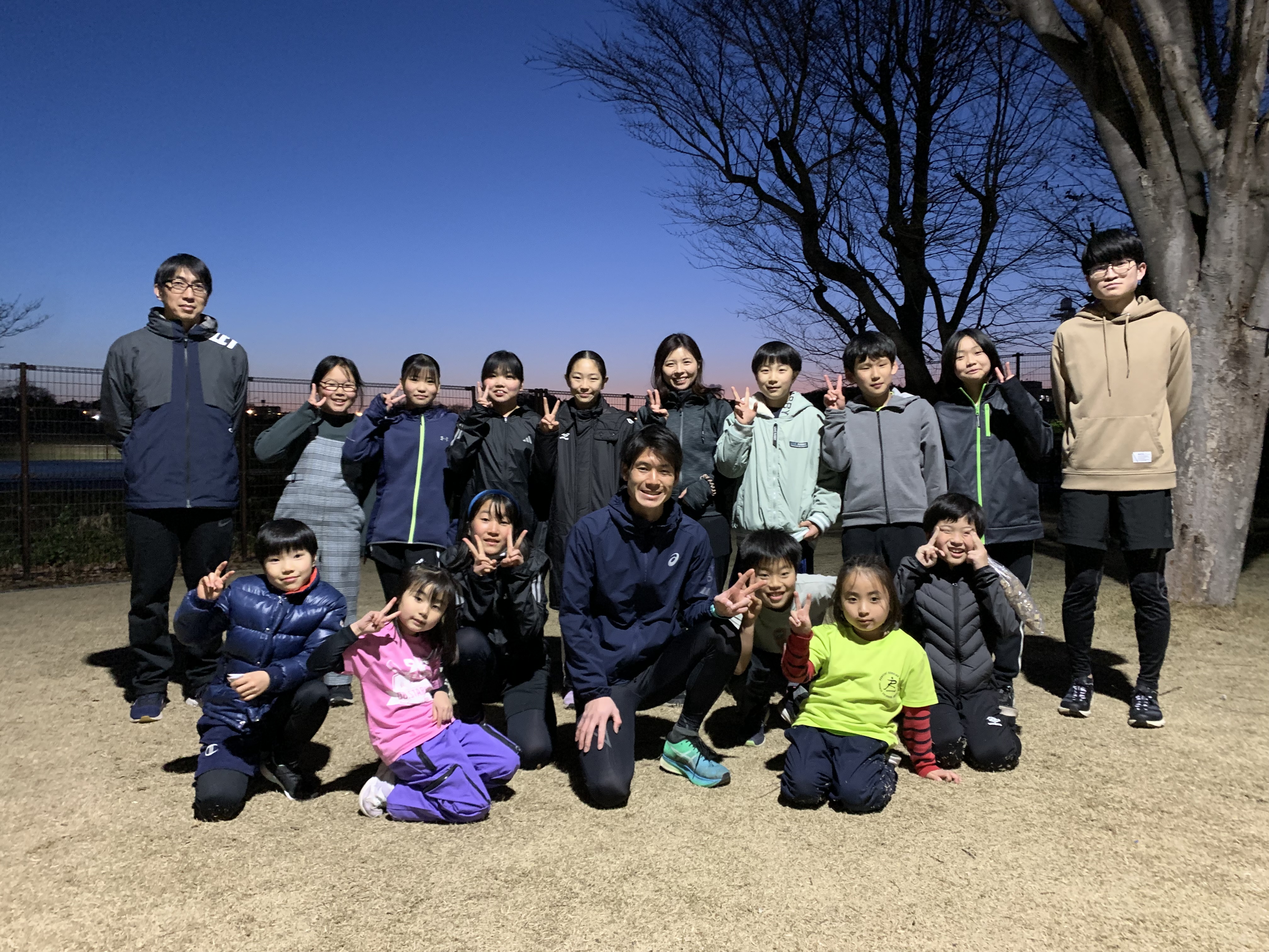 通勤ランナーの松井俊介選手がキッズレッスンに