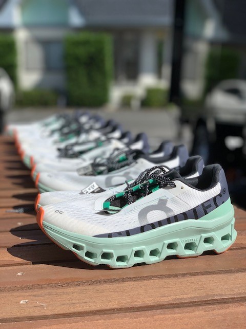 試し履きシューズ　Cloudmonster