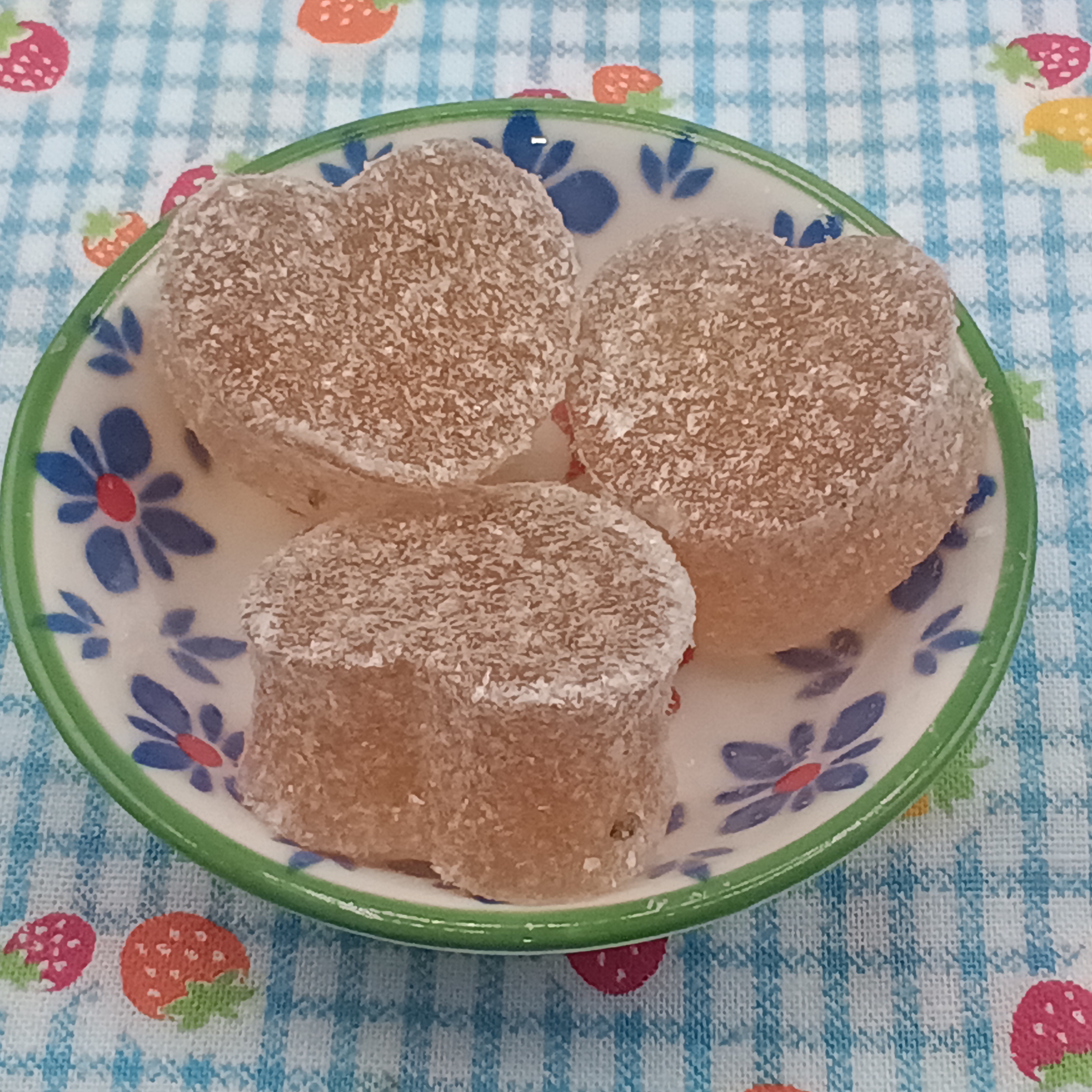 有機いちごを使用したいちごぐみを販売開始。