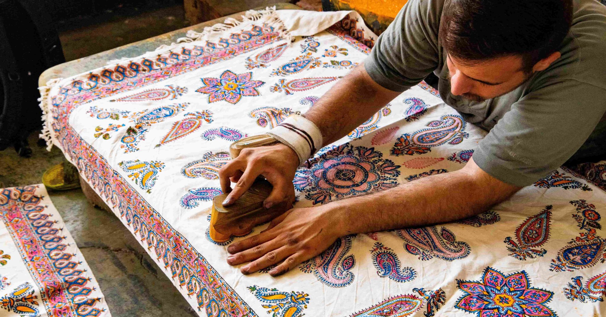 長きに渡り、日常の中で愛され続けるイランの伝統・ガラムカール