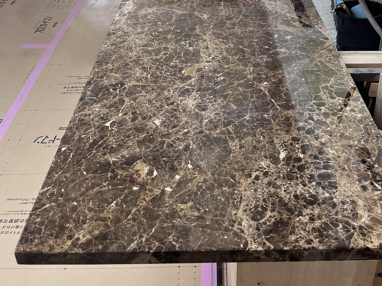 長さ5ｍオーバー！ 天然大理石マロンブラウンダーク材バーカウンター