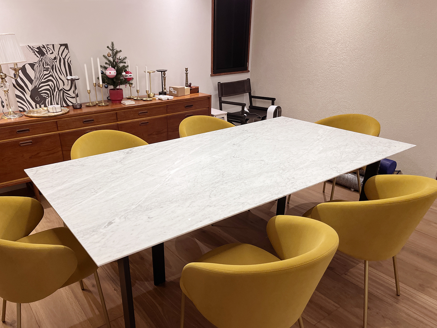 オーダー大理石テーブルを納品いたしました。