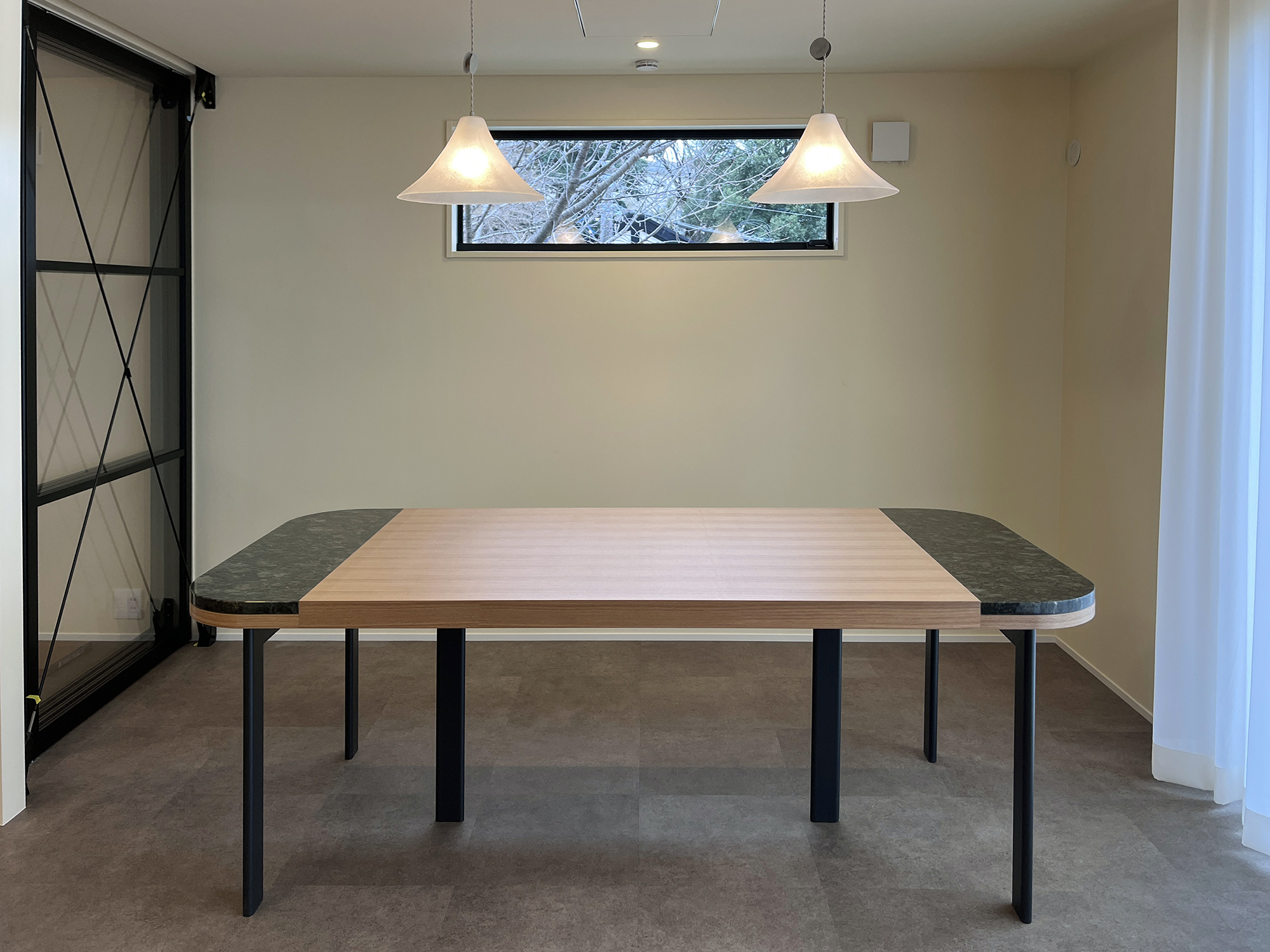 思い出の天然石をダイニングテーブルにリメイク