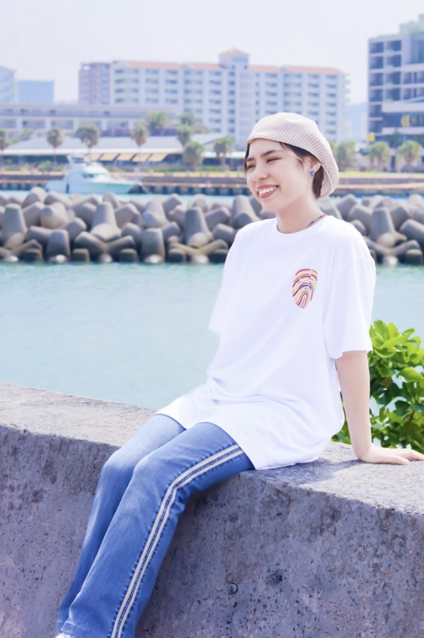 10/7(土)発売⓻ 𝗪𝗲 𝗮𝗿𝗲 𝗔𝗟𝗟 𝗛𝗨𝗠𝗔𝗡