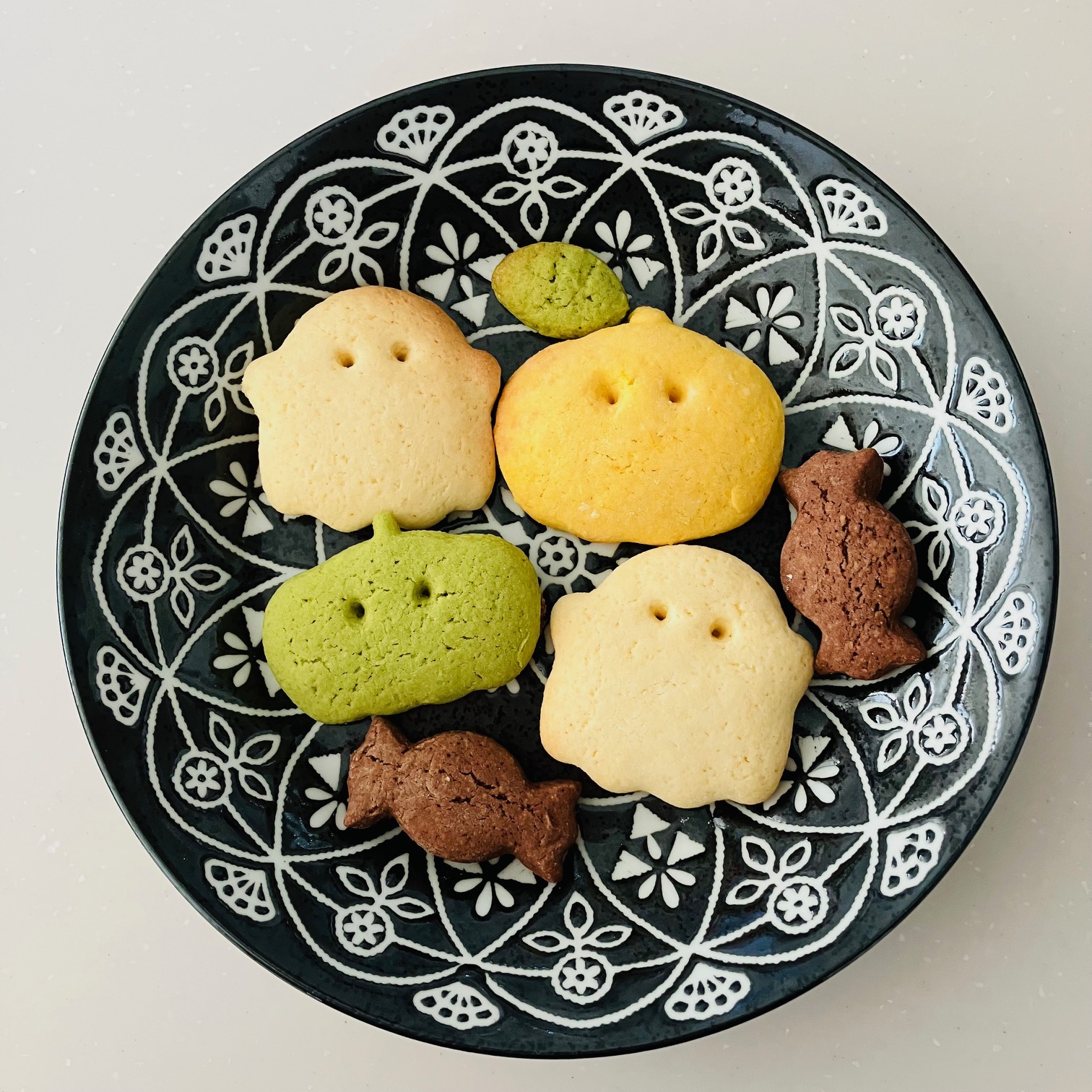 スタッフ親子のクッキー作り 🍪デカフェ抹茶でハロウィン挑戦!