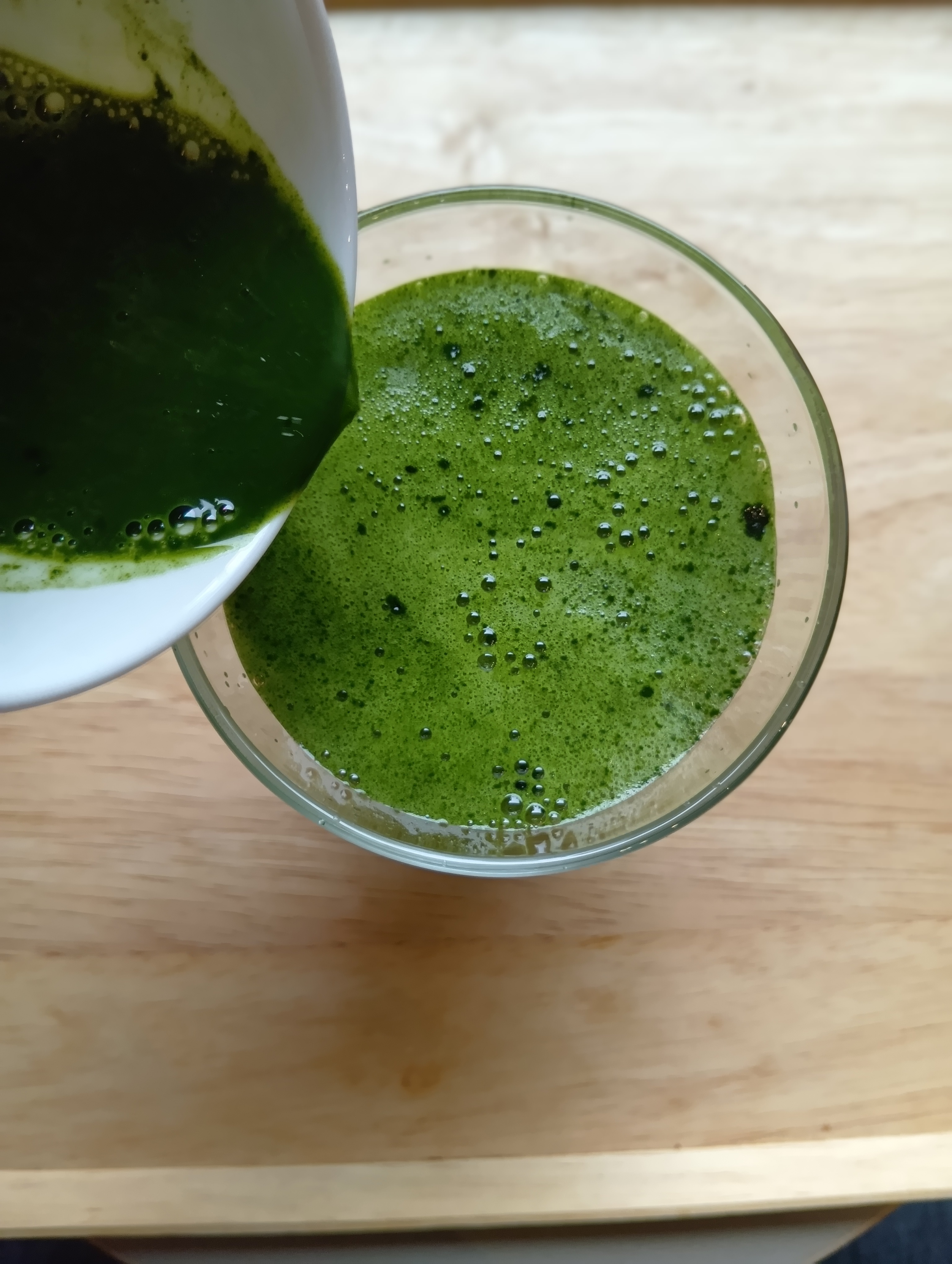 暑い日にぴったり！爽やか抹茶ソーダの作り方🍃