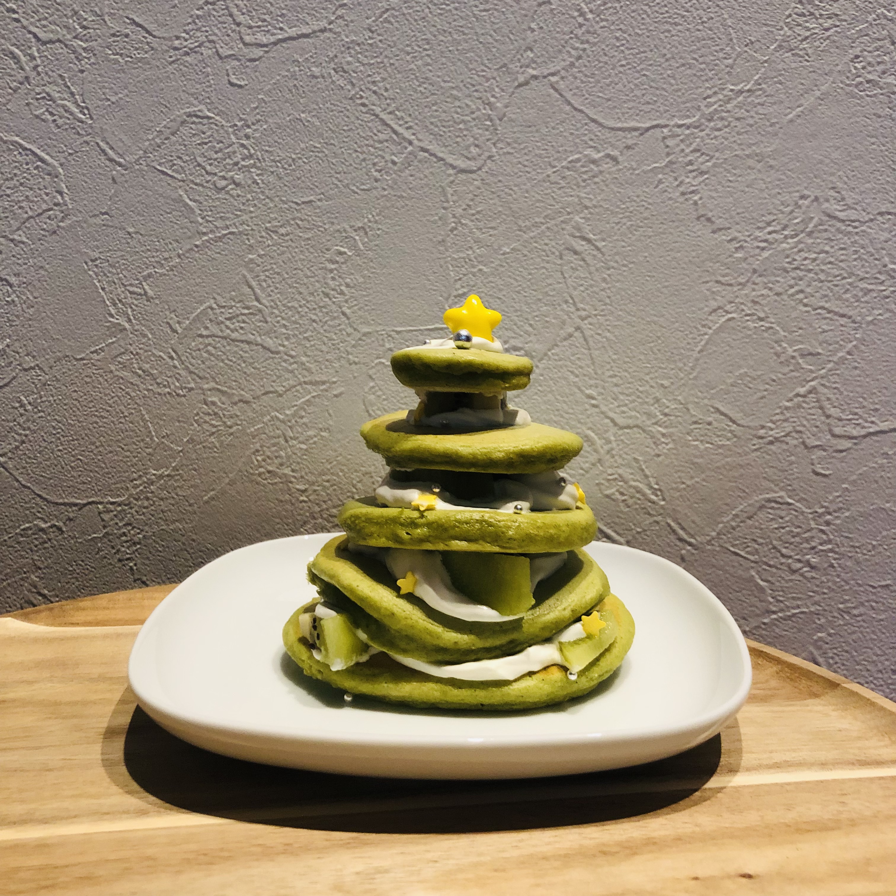 デカフェ抹茶スイーツのご紹介（No.18：デカフェ伊勢抹茶のクリスマスデコパンケーキ）