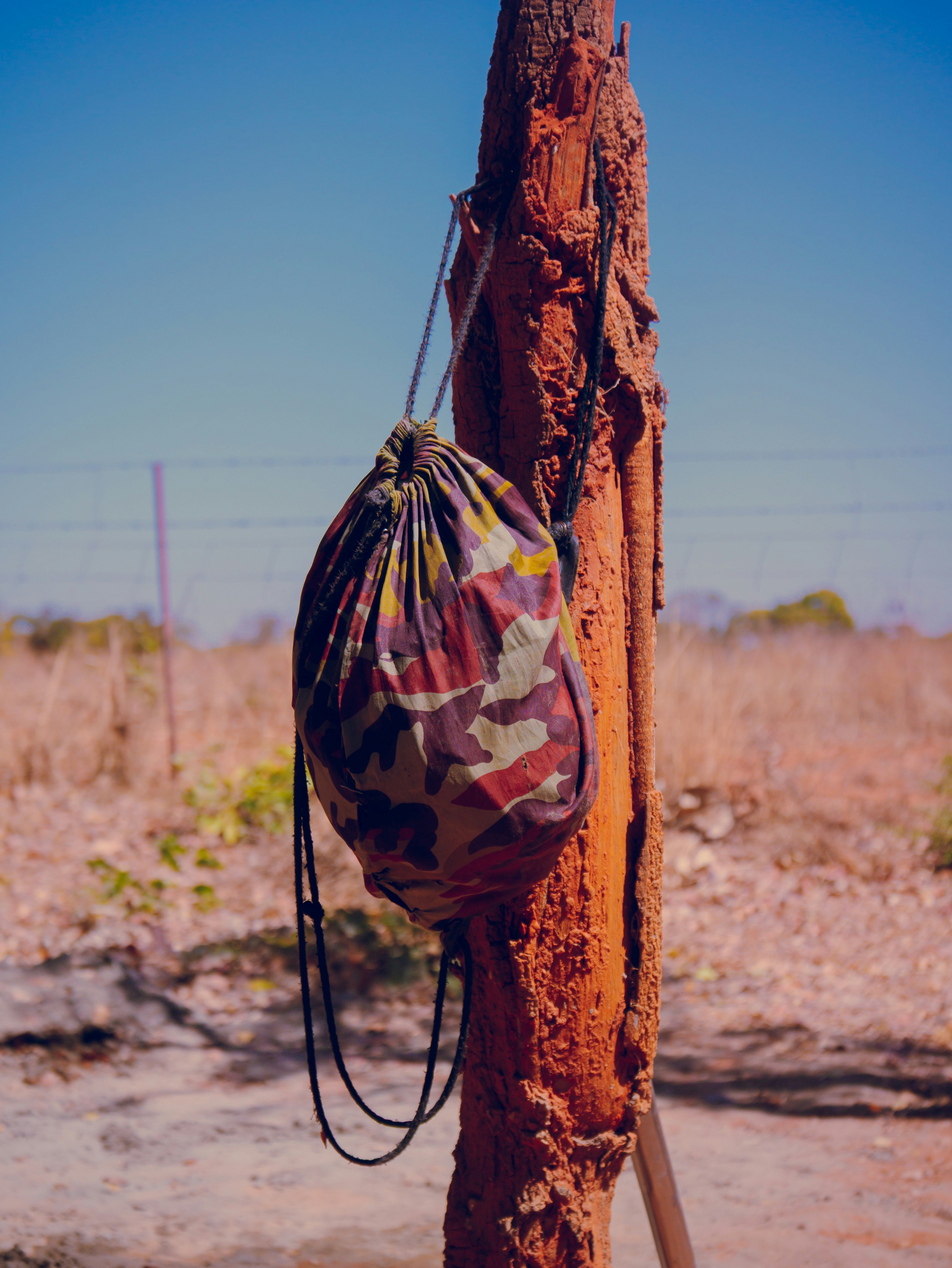 drawstring bagとは?日本でも馴染みの深いバッグ