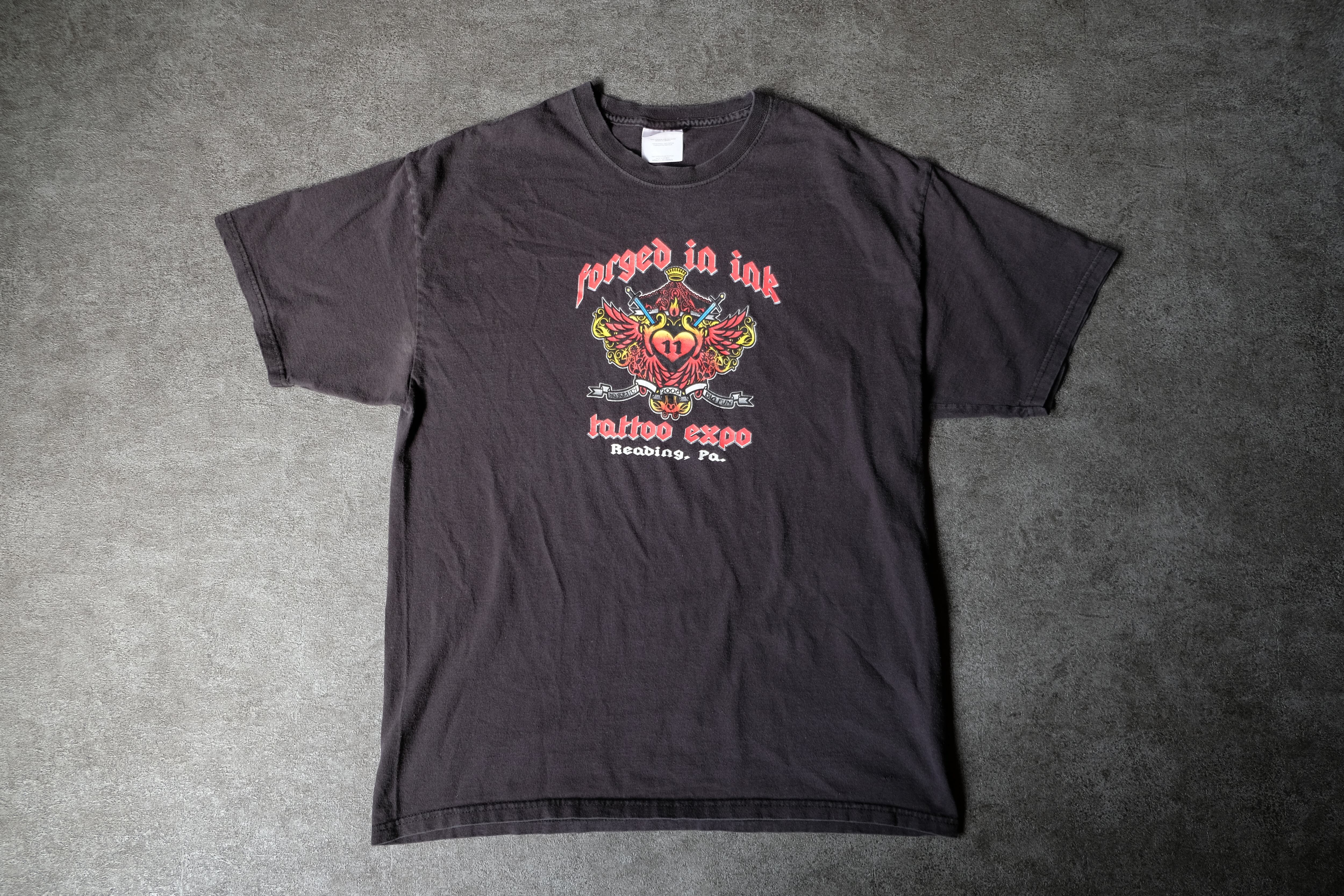 《NEW ARRIVAL》プリントTシャツ