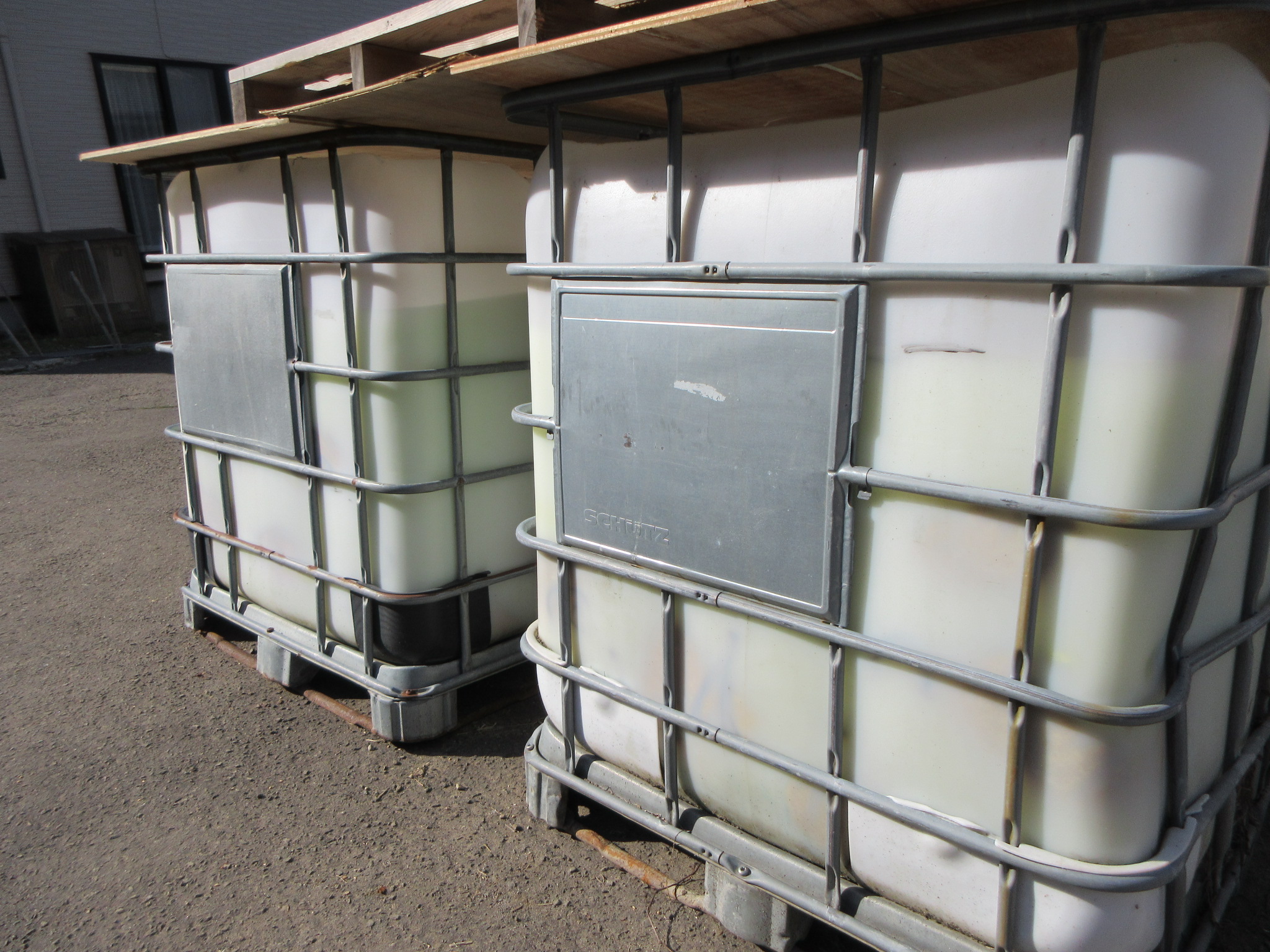 四角い箱の正体は…