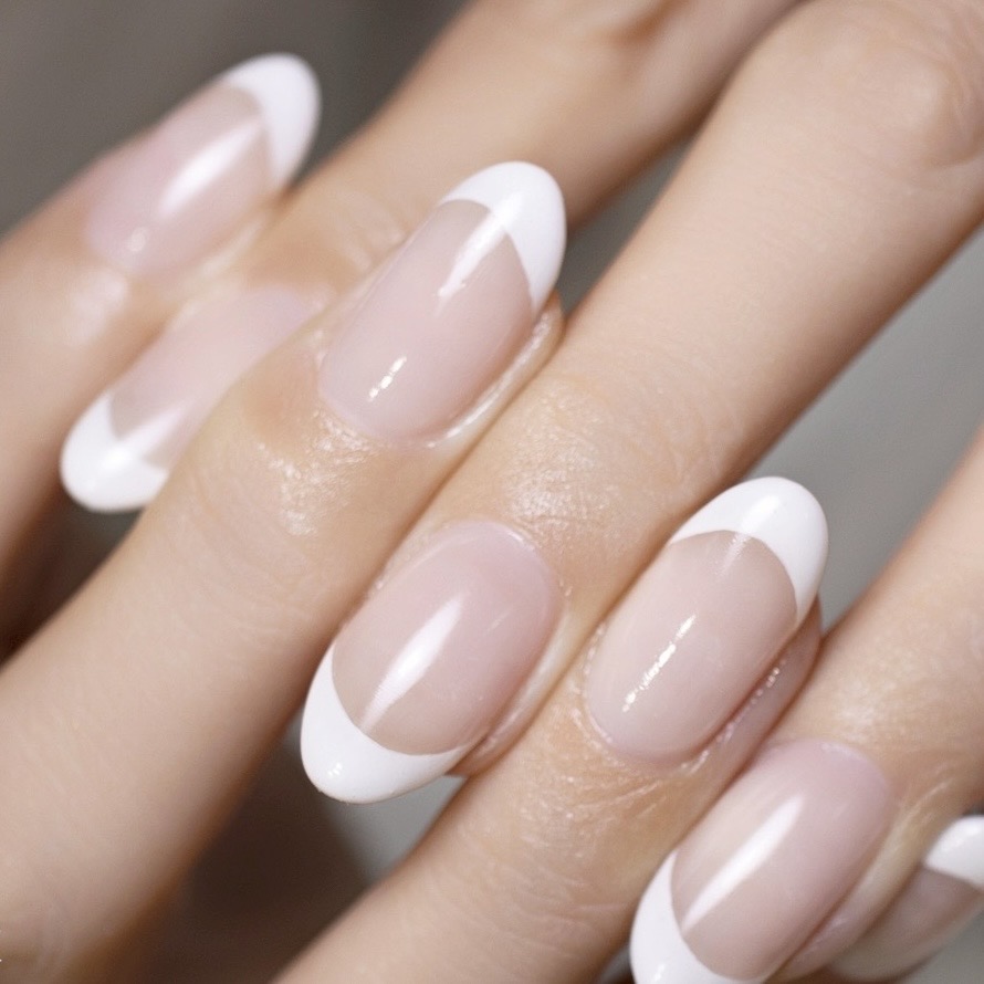 季節でネイルの見え方が変わる理由｜同じカラーでも印象が違うワケ